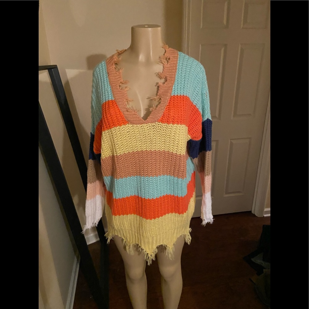 Gorgeous Color Block Sweater With Shredded Ends - image 1
